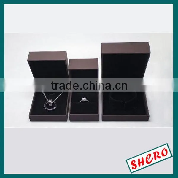 Fashion Small Red Paperboard Jewelry Box photo-3