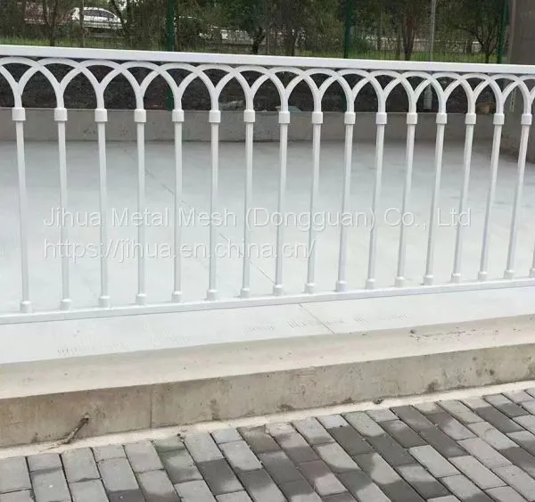 Manufacturers Customize U-shaped Road Guardrails and Road Protective Barriers photo-2