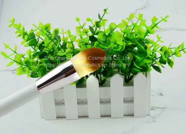 Multifunction Arrowhead Flame Powder Brush Foundation Brush photo-3