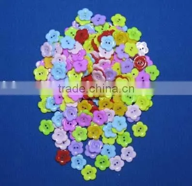 Flower-shaped Plastic Buttons photo-1