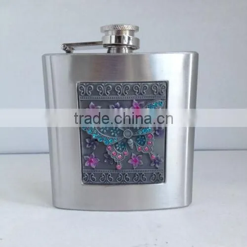 Exquisite Hip Flask With Hand -made Engraving Metal Piece photo-2