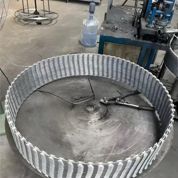 Spiral Stainless Steel Sharp-edge Wire Mesh for Sale, Brown Garden M-type Wire Mesh photo-3