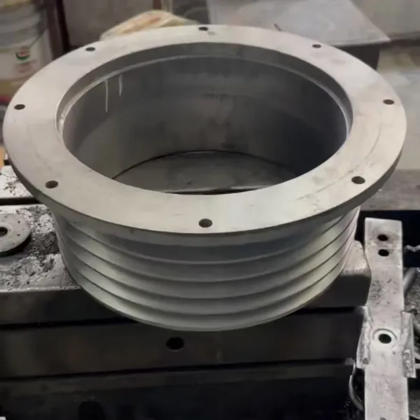Weifang Off-Road National IV Diesel Engine Flywheel Custom Flange Pulley photo-2