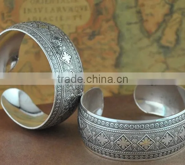 2016 Antique Silver Cuff Bangle New Custom Design Cuff Bangle Wholesale Cheap Zinc Alloy Bangle photo-6