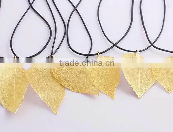 Best Selling Beautiful Leaf Shaped Gold Plated Alloy Pendant Necklace photo-4