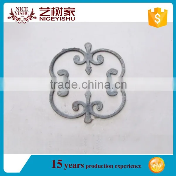Wrought Iron Cast Steel Flowers Ornamentals in Garden Fence