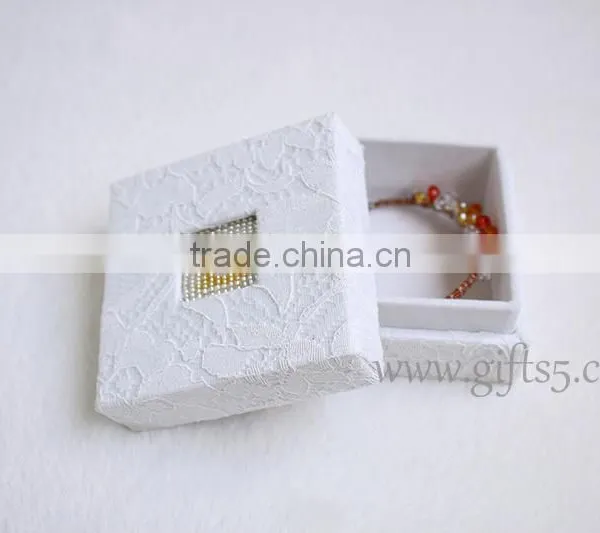 Elegant Unique Cardboard Jewelry Gift Boxes With Beaded Name Plate of L photo-2
