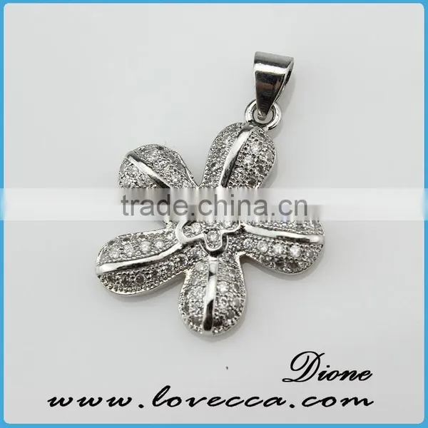 Latest Charm Micropave Setting Crystal Jewelry Pendant Fashion Jewelry of Four Leaf Clover Pendant for Sale photo-2