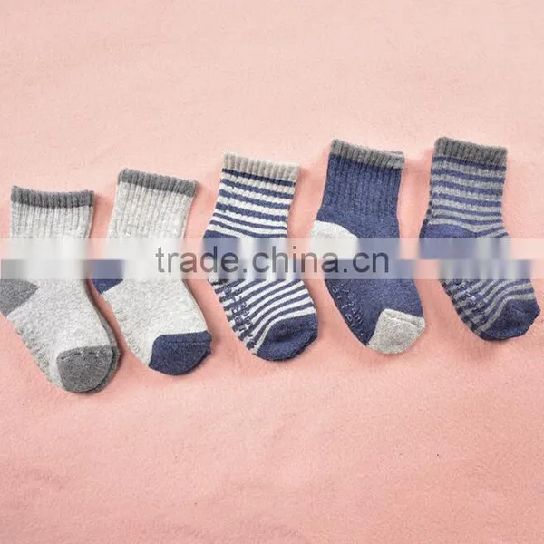 Zm53067a Low Moq Black Anti Slip Children Warm School Socks photo-3
