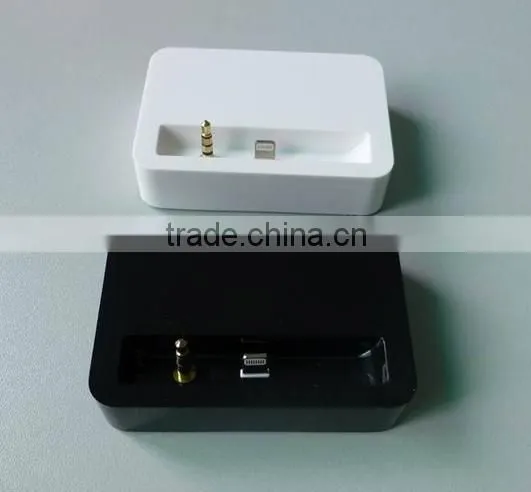 Hot Sell Docking Station, Base Charger for IPhone With Audio Output