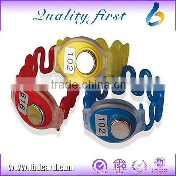Custom EM4305 RFID Bracelets EM4305 Plastic Wristbands photo-4