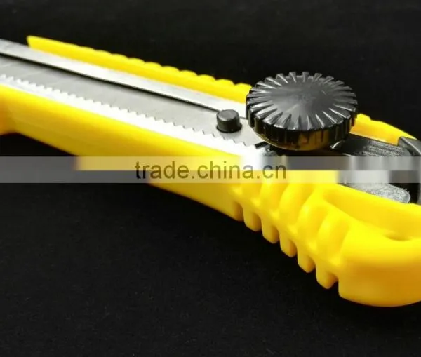 Utility Cutter With a Screw photo-3