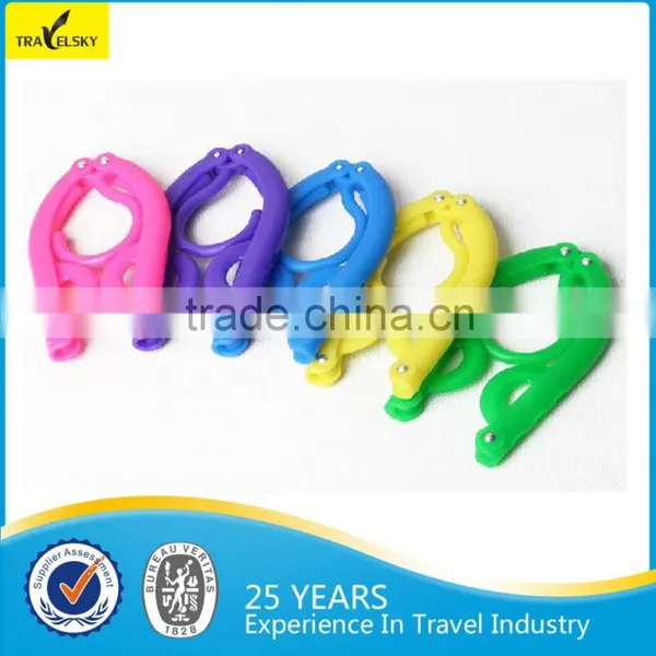 Lightweight Travel Foldable Plastic Clothes Hanger photo-3