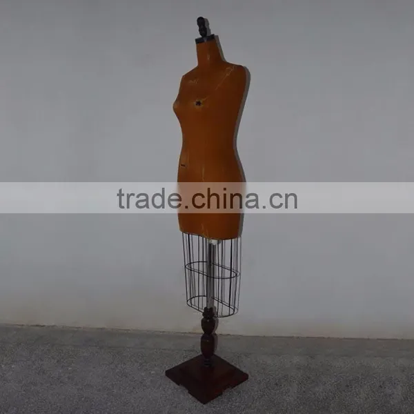 Dilapidated Upper Body Retro Woman Mannequin Display photo-2