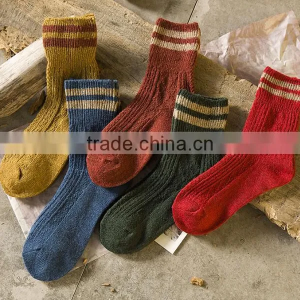 Zm33449a Women Winter Thick Knitting Pattern Cotton Socks for Wholesale photo-3