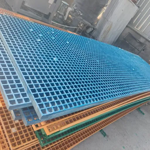 Corrosion Resistant Fiberglass Grating With 304 Stainless Steel Fasteners, 25mm Thick, UV Stabilized