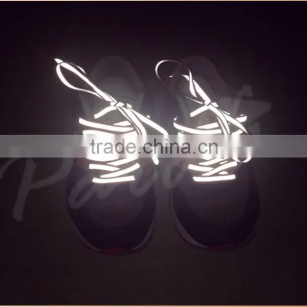 Clubbing 3M Light Reflective Shoe Laces Reflects Light in the Dark photo-4