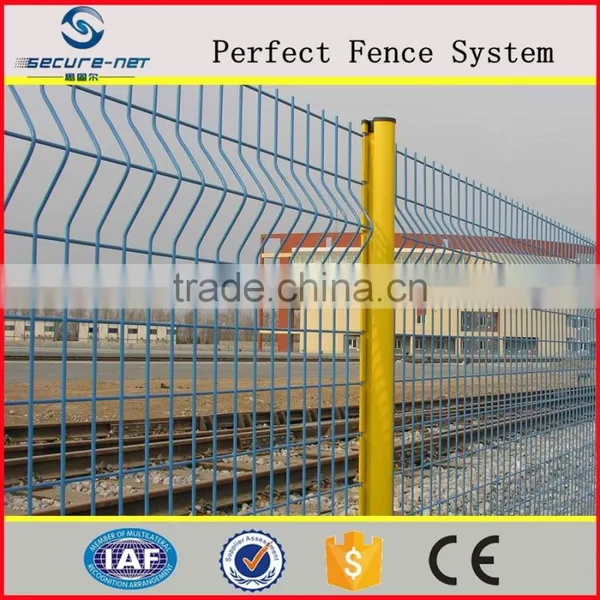 PVC Coated Galvanized Metal Welded Wire Mesh Fence photo-2