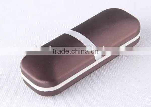 Plastic Glasses Box With Metal Strip and Magnet PU Glasses Case photo-2