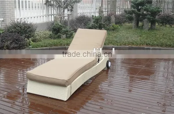 Rattan Sun Lounger photo-2