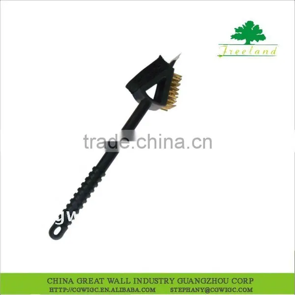 CLEANING BBQ GRILL BRUSH