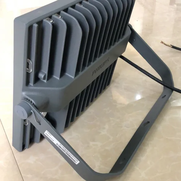 PHILIPS LED Floodlight BVP176 200W photo-3