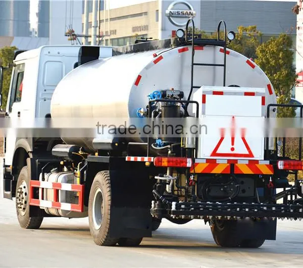 China Heay Duty Sinotruck Howo Heated Asphalt Tanker Truck With Left Hand Drive and RHD photo-2