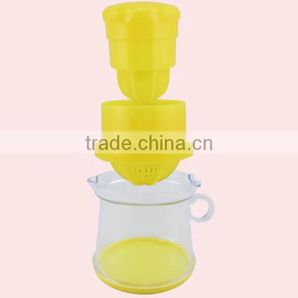 400ML New Design Multifunctional Plastic Manual FruitJuicer With Measuring Cup photo-4