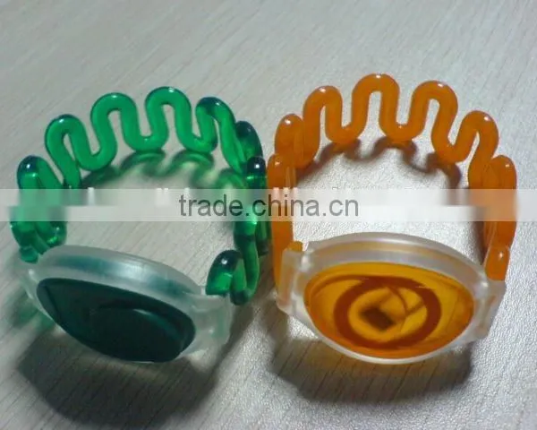 Cheap Custom Hand Debossed Silicon Wristband for Massage photo-4