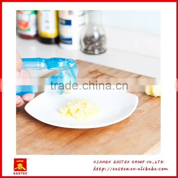 Manual Convenient Use Plastic PC Garlic Presser and Crusher photo-4
