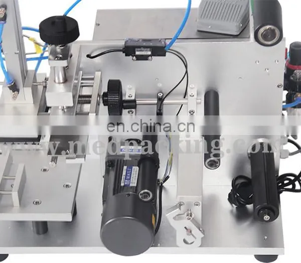 YTK-60D Flat Bottle Labeling Machines For Square Bottle Labels Sticker Labeling photo-4