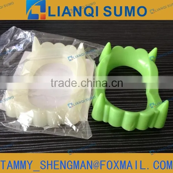 Halloween Plastic Teeth / Creepy Product photo-2