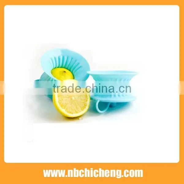 Easy Handle Silicon Kitchen Tools Lemon Juicer Silicone Fruit Juicer photo-3