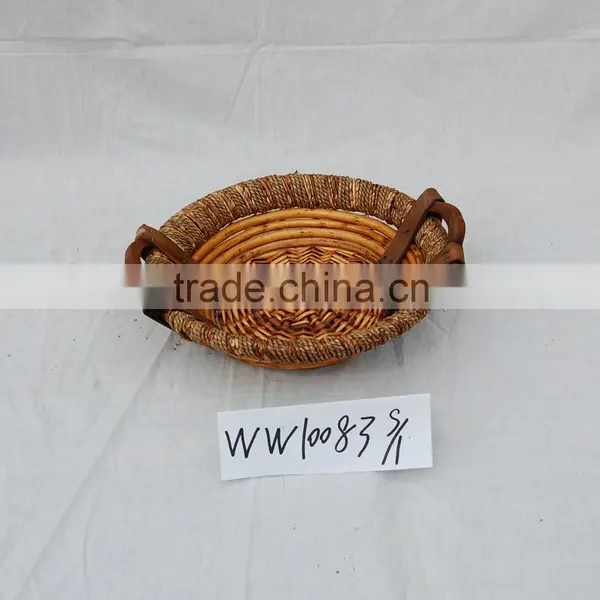 2015 Rattan Fruit Dish With Wooden Handle