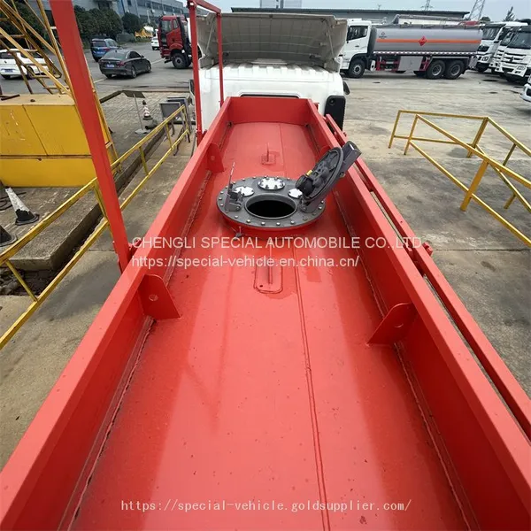 Efficient Oil Delivery Emergency Response Vehicle Large Carrying Capacity photo-5