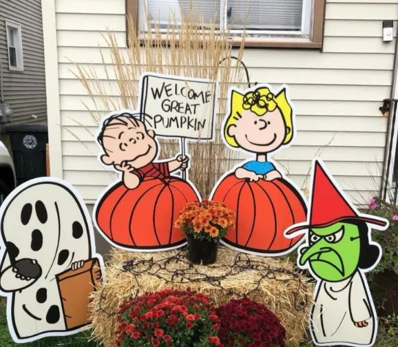 Durable Coroplast Lawn Signs – Outdoor Custom Holiday Decorations