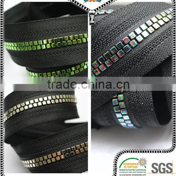 Custom Metallic Good Quality Stylish Colorful Special Teeth Large Plastic Zipper