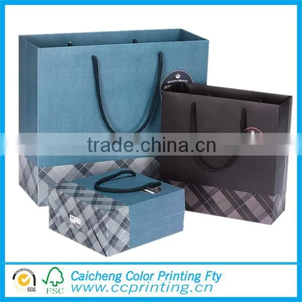 Christmas Holiday Paper Gift Store Packaging Shopping Bag photo-4