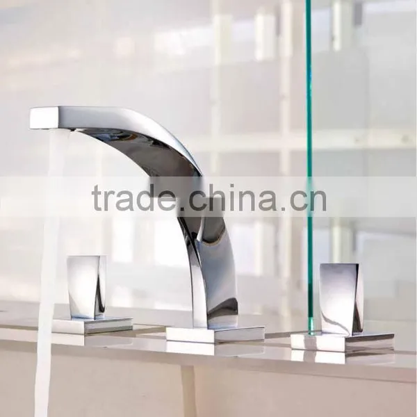 Single Handle With Single Hole Lead Free Kitchen Faucet With Sidespray, Polished Chrome photo-2