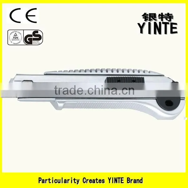 China Factory Hand Tool Utility Knife Cutter With New Insulation Plastic and Silver Color photo-4