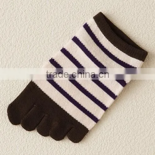 Japanese OEM Custom Design Mature High Quality Lovely Girls Blue Stripes Organic Cotton Knitting Five Fingers Sox photo-5
