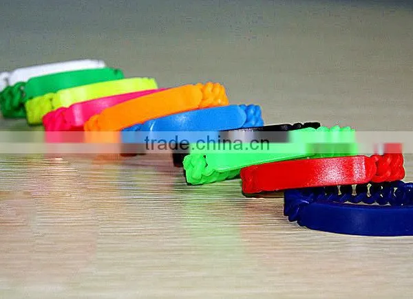 Custom Silicone Wristband With Twist Bracelet photo-5
