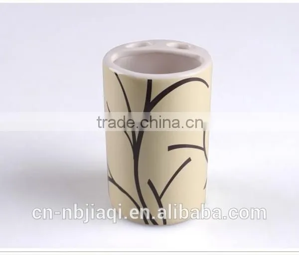 4pcs of Colorful Bathroom Accessories Set photo-3