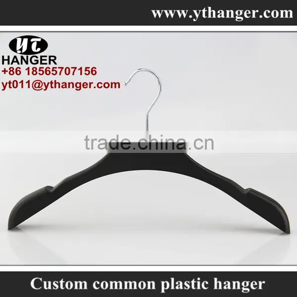 IMY-476 Black Non-slip Plastic Hanger for Wholesale photo-2