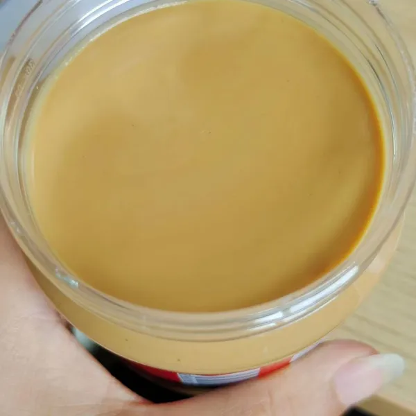 creamy and crunchy peanut butter