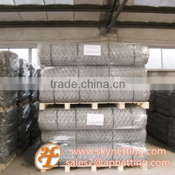 Galvanized Wire Woven Hexagonal Mesh Chicken Fencing photo-2