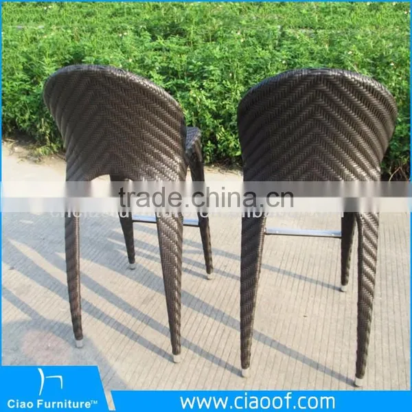 Прочные наружные ратановые столы photo-3