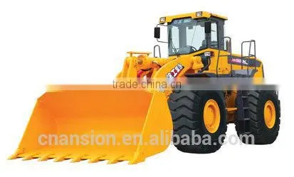 Погрузчик колесный XCMG LW700 с ковшом объемом 4,2 м³ для номинальной загрузки 7 тонн