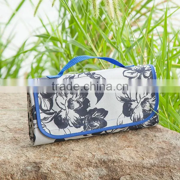 Waterproof Strong Portable Travel Rug Fold up Picnic Blanket photo-4