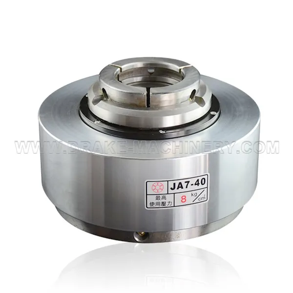 Pneumatic rotary quick chuck
